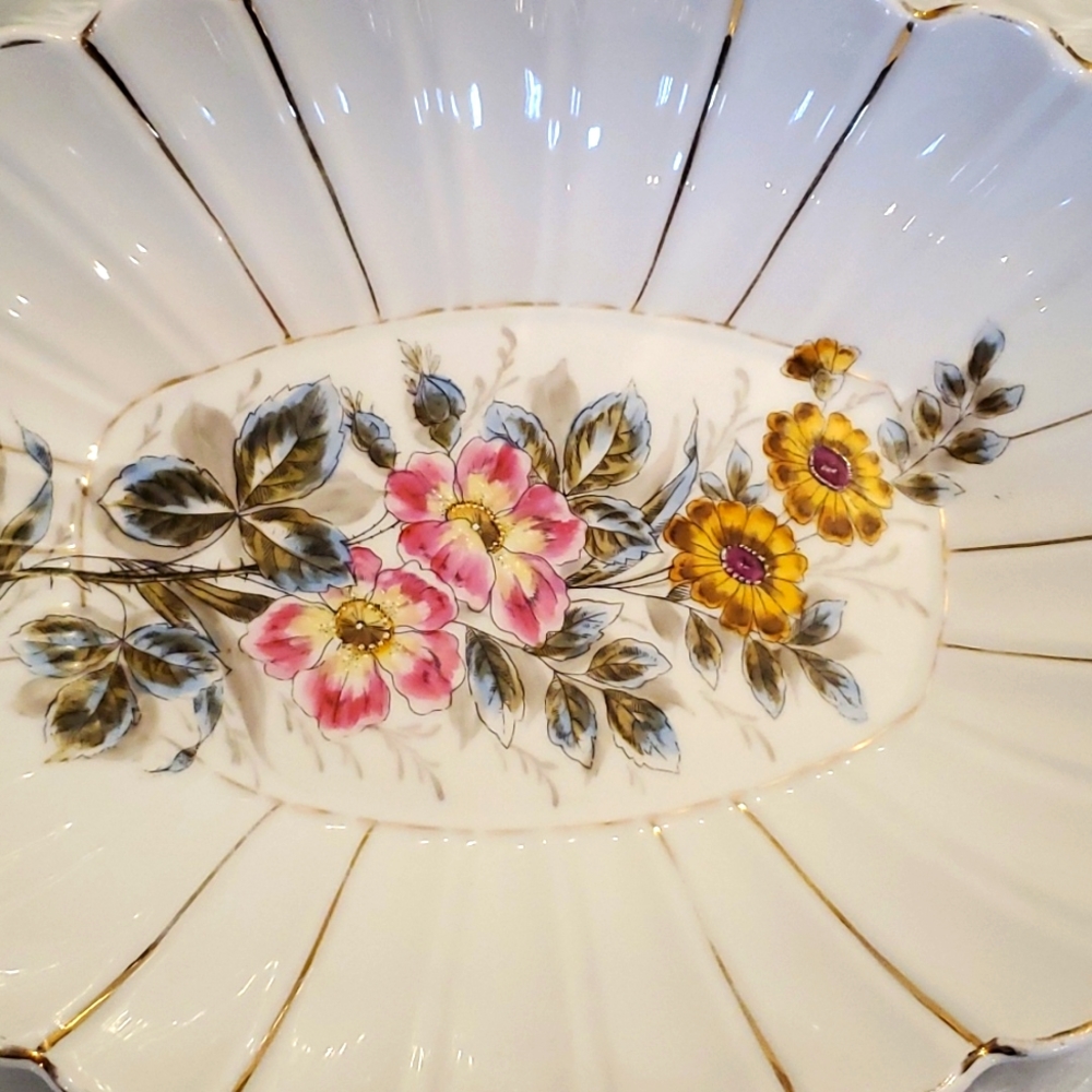 Vintage Floral Dish w/Scalloped Rim Design